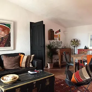 https://derrire-lglise.fr-provencehotel.com
